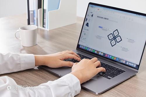 指尖上的效率 电脑办公中的手部艺术